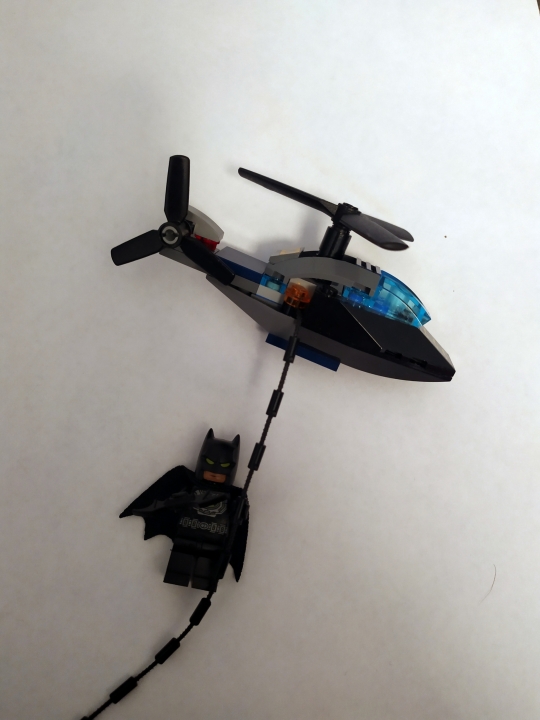 LEGO MOC - 16x16: Микро - Вертолет Бэтмена (миниатюра) : Бэтмен летит на помощь