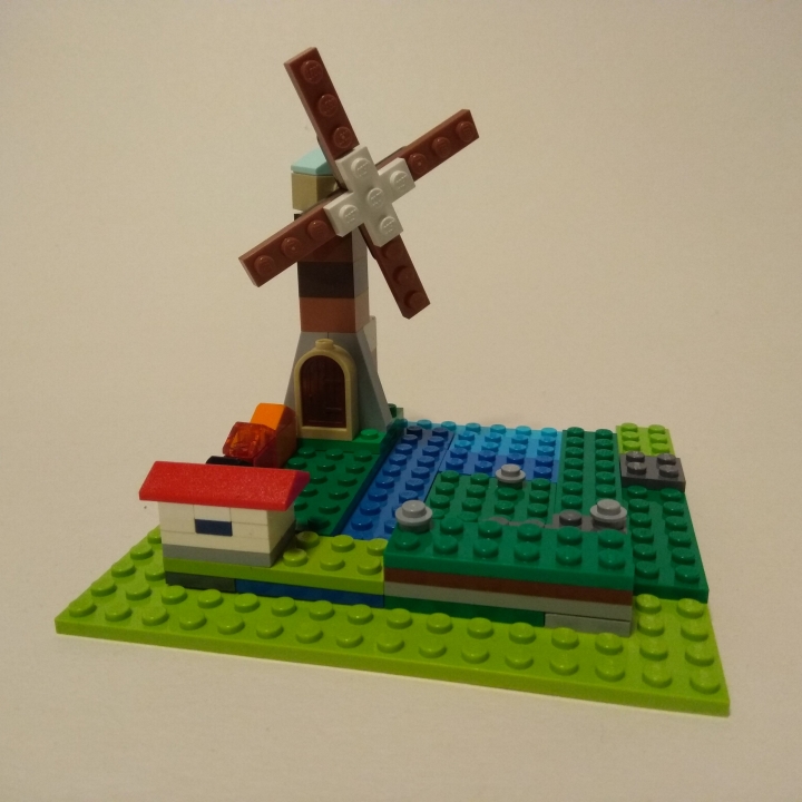 LEGO MOC - 16x16: Микро - Мельница у озера.: Красный домик с окошком.
