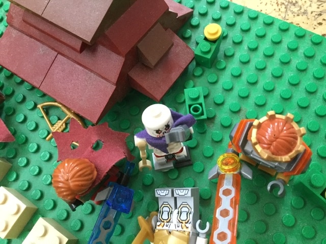 LEGO MOC - Младшая лига. Конкурс 'Средневековье'. - Рассказ битва у знахаря : (Кваркин Кенчин и знахарь)Да сохрани тебя бог золотой рыцарь 
