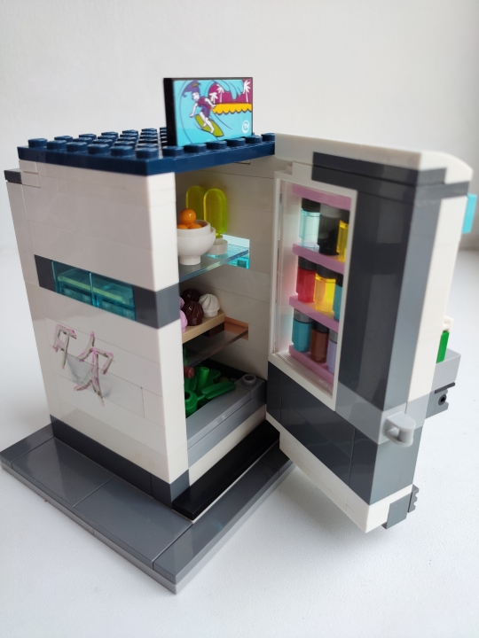 LEGO MOC - LEGO-конкурс 16x16: 'Киберпанк' - Холодильник 2077: Оплатил-открыл