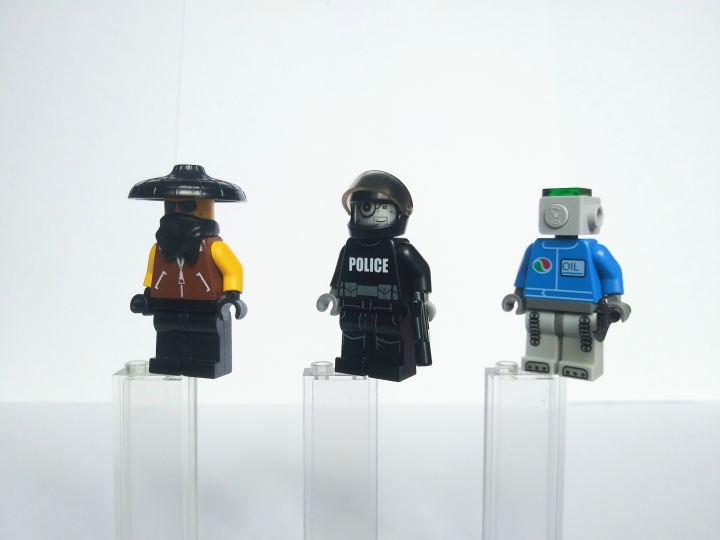 LEGO MOC - LEGO-конкурс 16x16: 'Киберпанк' - Автозаправочная станция: Перевозчик картонных коробок, страж правопорядка и андроид-ассистент станции