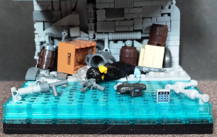 LEGO MOC - LEGO-конкурс 16x16: 'Киберпанк' - Контраст 'миров' в киберпанке: А вот и Нижний Город. Не самое приятное место. Здесь валяются ящики и  коробки, которые никто не убирает.