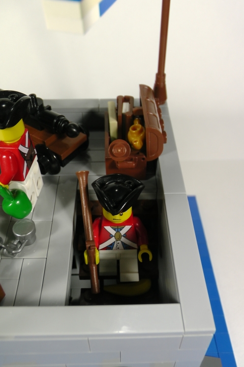 LEGO MOC - LEGO-конкурс 24x24: 'Пираты' - Бомба для губернатора или Драма на КПП: Рядовой Нортон, изрядно попотев наверху, спускается вниз и упорно не замечает кожуру съеденного Протектором банана, лежащую на ступеньке.