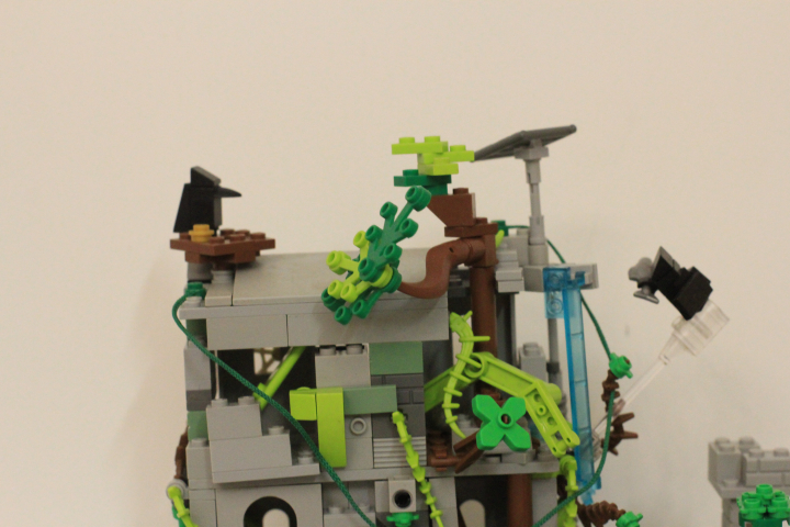 LEGO MOC - LEGO-конкурс 'Светлое будущее' - Будущее для земли...: На крыше здания живут вороны