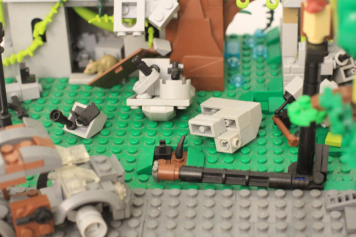 LEGO MOC - LEGO-конкурс 'Светлое будущее' - Будущее для земли...: А обломки служат для мелких грызунов и рептилий убежищами от хищников...