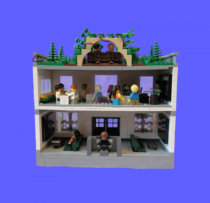 LEGO MOC - LEGO-конкурс 'Светлое будущее' - Школа будущего : Вот школа 'в разрезе'. <br />
Снизу находится вестибюль, на втором этаже мы видим урок. На крыше расположен сад, где можно отдохнуть если у тебя нет урока. 