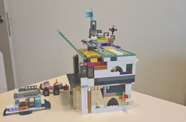LEGO MOC - LEGO-конкурс 'Светлое будущее' - Супер ЭкоДом, который будет помогать вам во всём. 