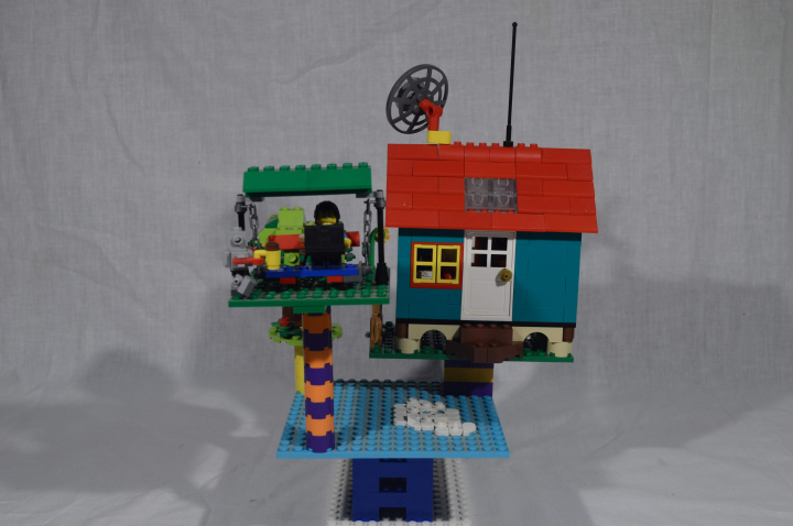 LEGO MOC - LEGO-конкурс 'Светлое будущее' - Парящая дача: Молодой программист Лёня прибыл на свою дачу отдохнуть, но нужно доделать оставшуюся работу, её совсем немного.