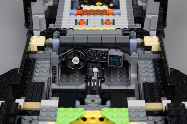 https://bricker.ru/images/uploads/thumbs/optim/5/posts/LEGO_76139/cockpit-lego-batmobile-01.jpg
